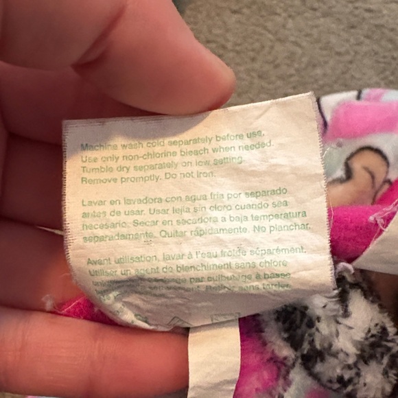 L.O.L. Surprise! Blanket with Pink and Green Stripes - Picture 4 of 4